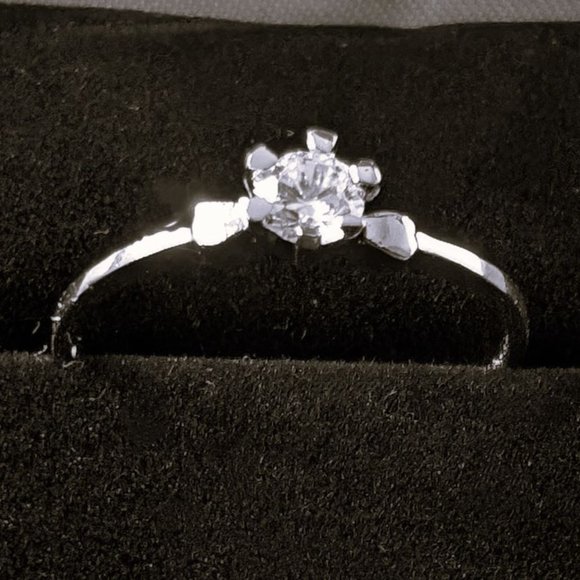 Petite Ladies Fashion / Promise Solitaire Ring .925 Sterling Silver - Picture 2 of 5